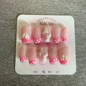 Pink and White Floral Nail Set